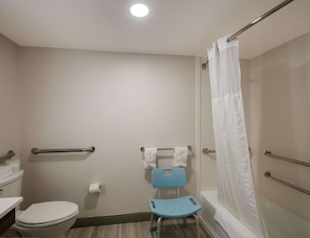 Comfort Inn Falls Church - Tysons Corner,Baileys Crossroads>>Arlington,3 star