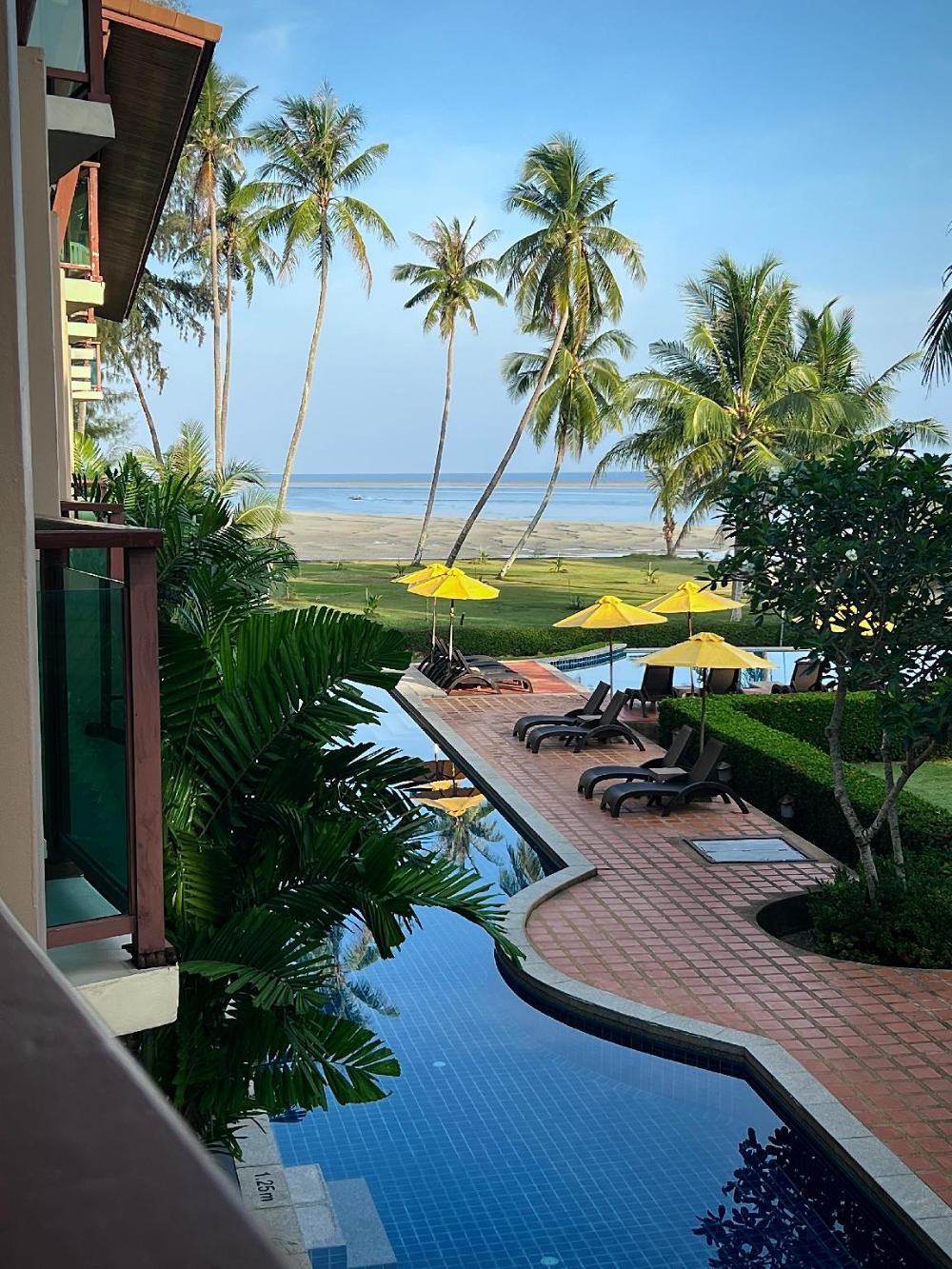 lanta pura beach resort