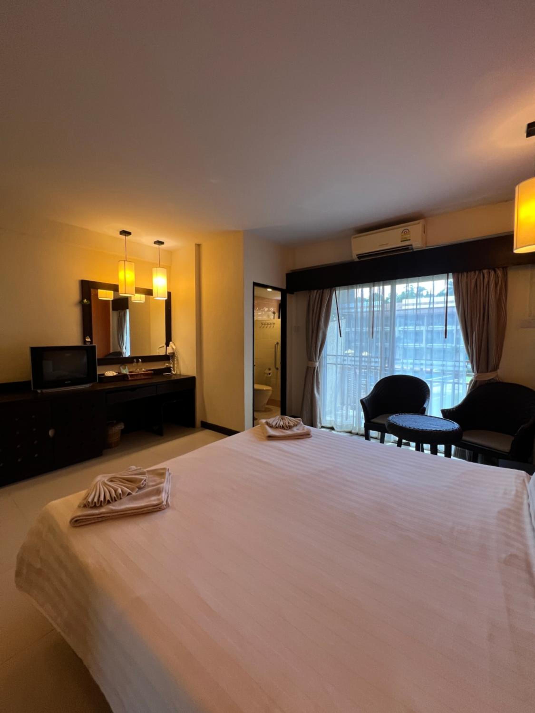 lanta pura beach resort