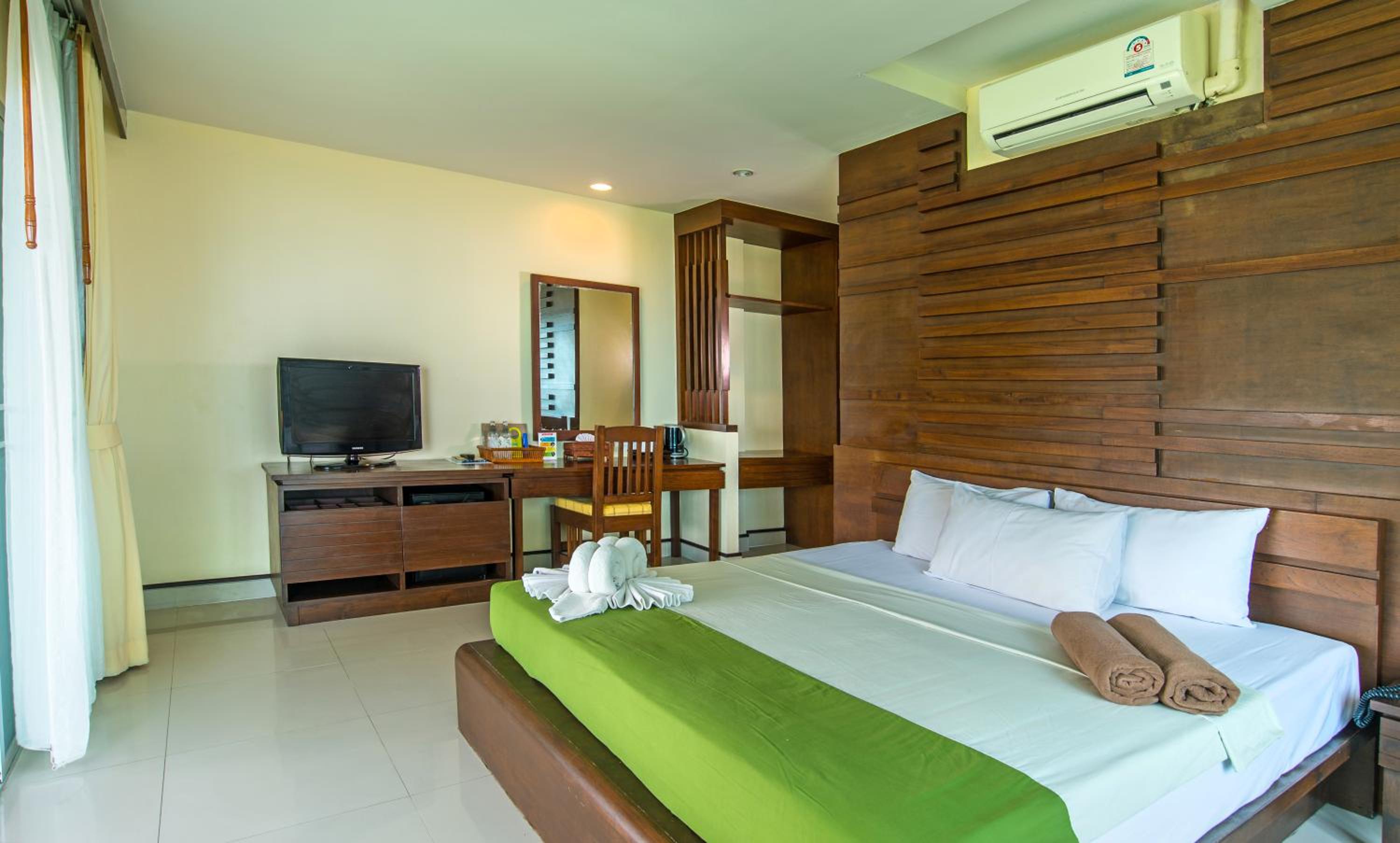 lanta pura beach resort