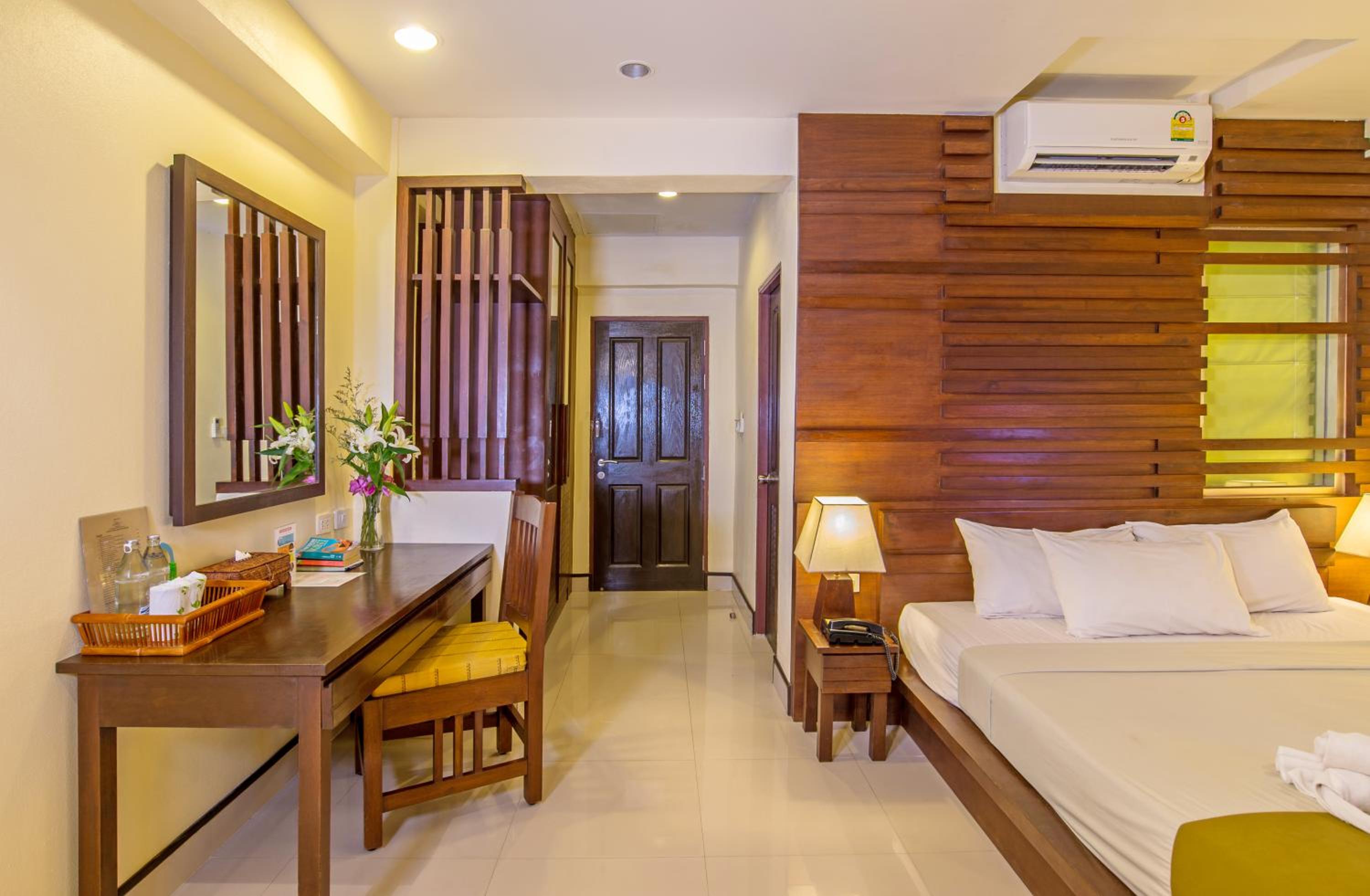 lanta pura beach resort