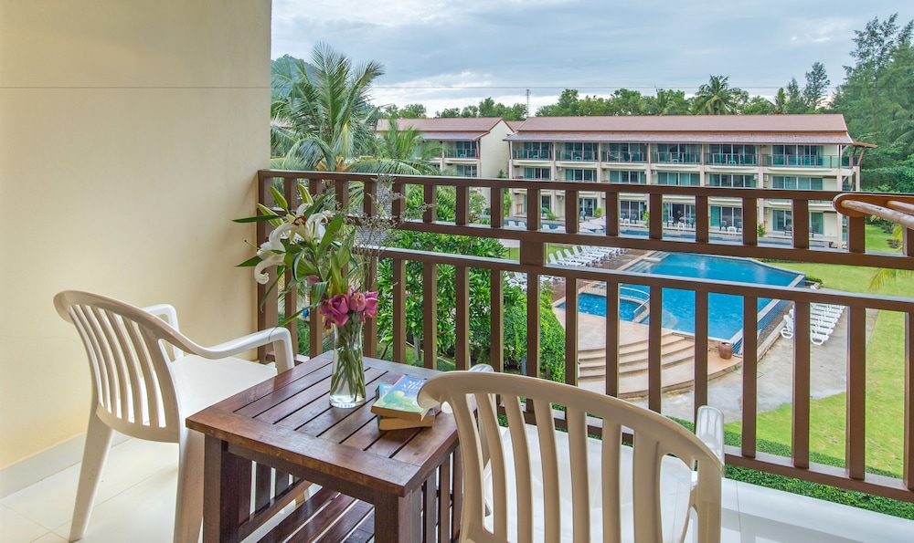 lanta pura beach resort