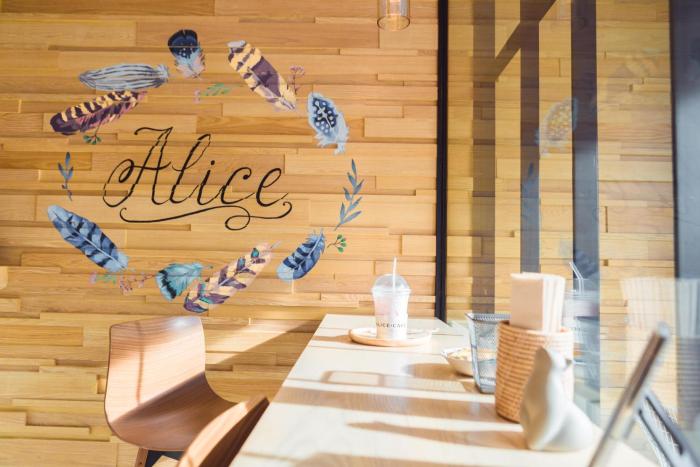 feung nakorn balcony rooms and cafe