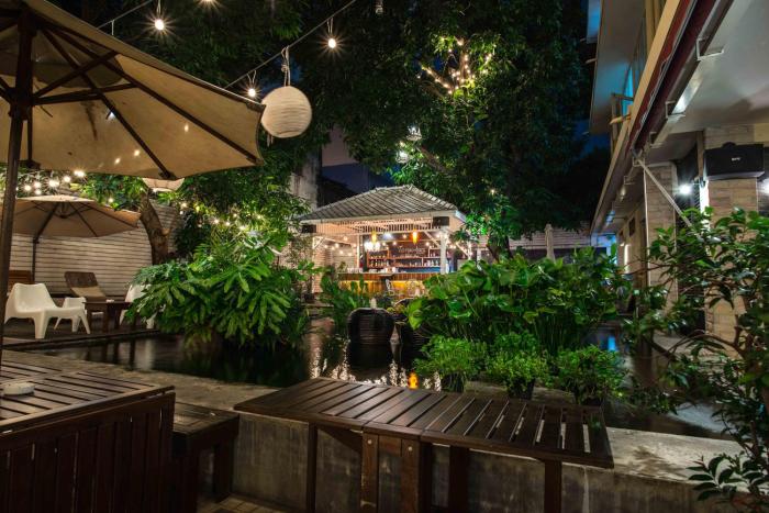 feung nakorn balcony rooms and cafe