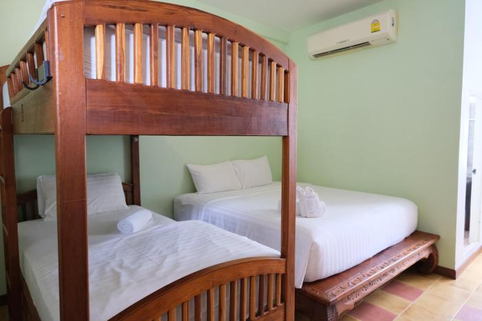 feung nakorn balcony rooms and cafe