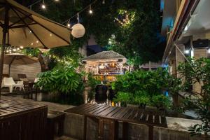 feung nakorn balcony rooms and cafe