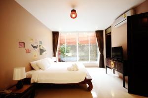 feung nakorn balcony rooms and cafe
