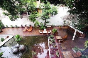 feung nakorn balcony rooms and cafe