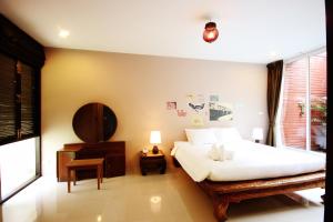 feung nakorn balcony rooms and cafe