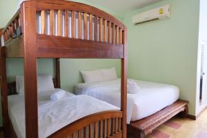 feung nakorn balcony rooms and cafe