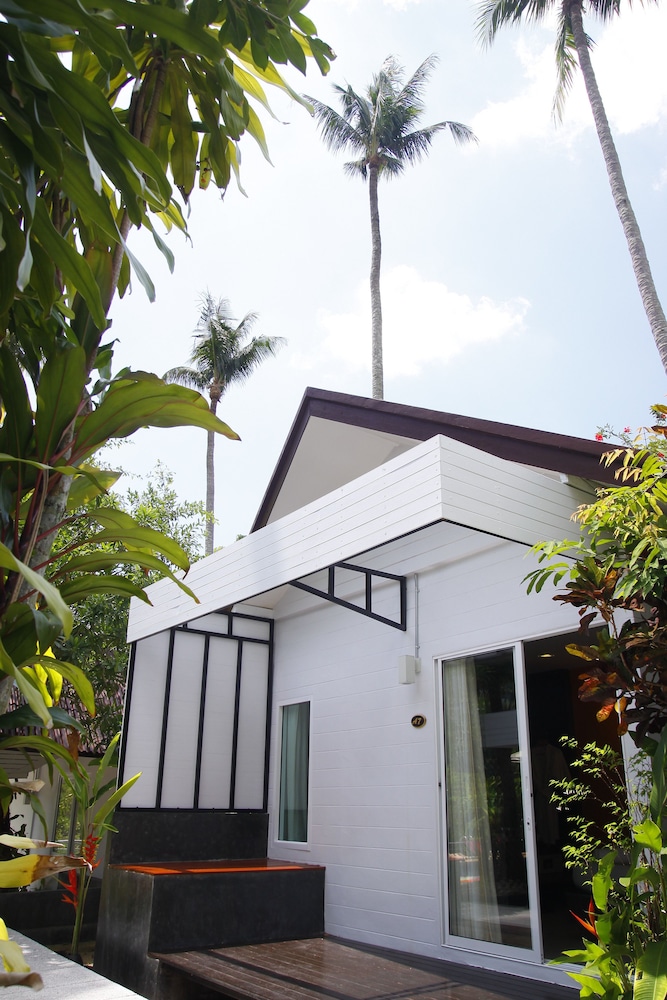 Aonang Paradise Resort,Near Ao Nang Beach,3 star