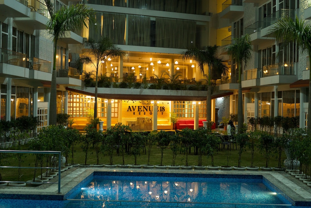 avenue 18 resort