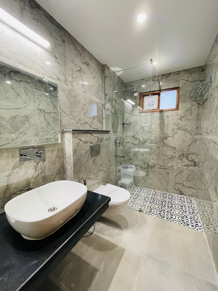 hotel grand legacy prime