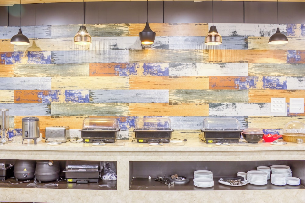 hotel grand legacy prime