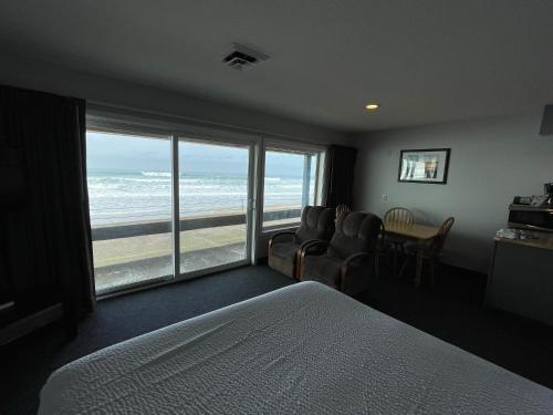 sandcastle beachfront motel