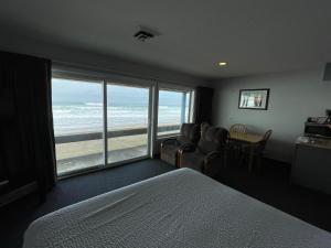 sandcastle beachfront motel
