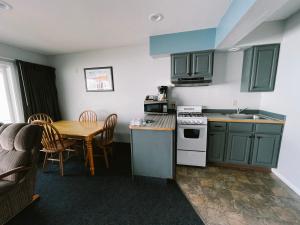 sandcastle beachfront motel