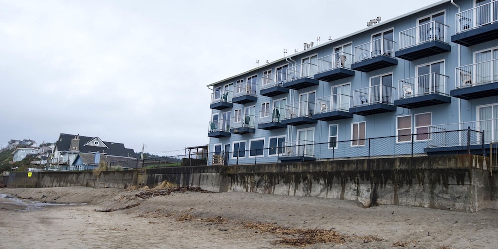 sandcastle beachfront motel