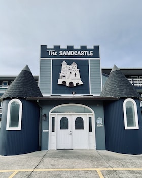 sandcastle beachfront motel
