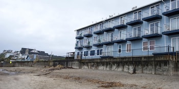sandcastle beachfront motel