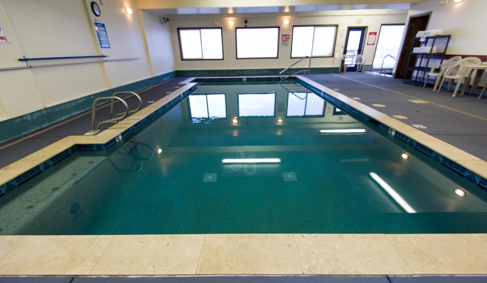 sandcastle beachfront motel