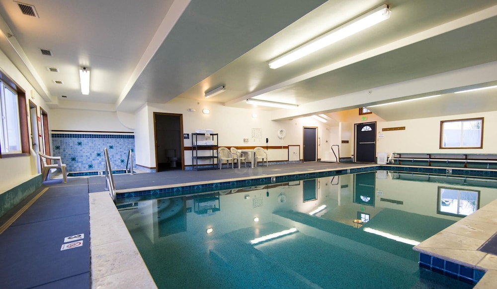 sandcastle beachfront motel