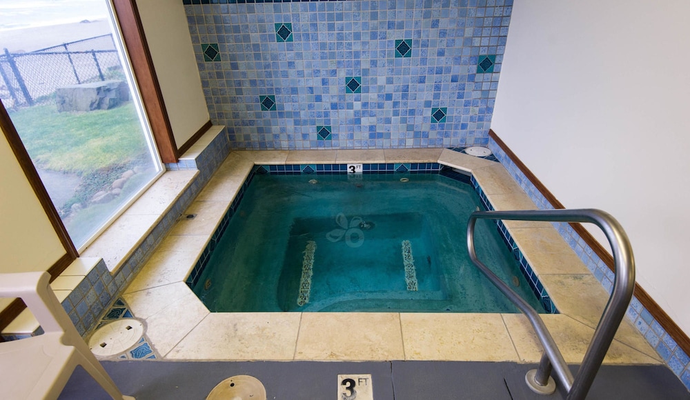 sandcastle beachfront motel