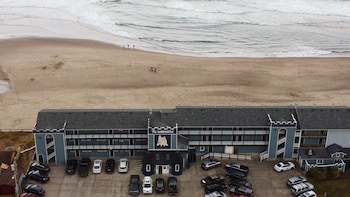 sandcastle beachfront motel