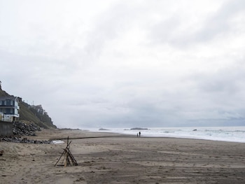 sandcastle beachfront motel