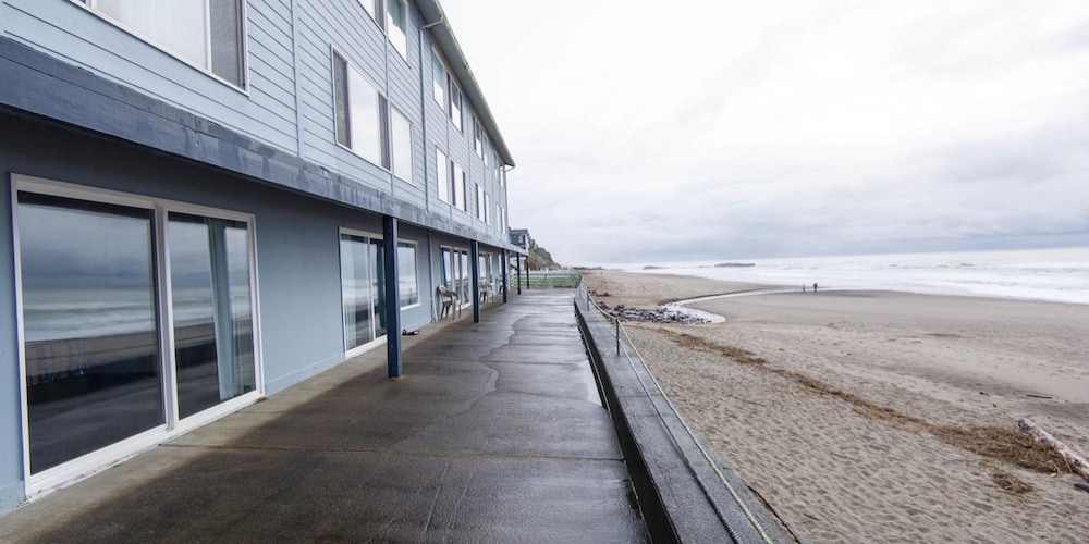 sandcastle beachfront motel