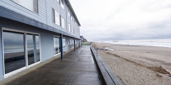 sandcastle beachfront motel