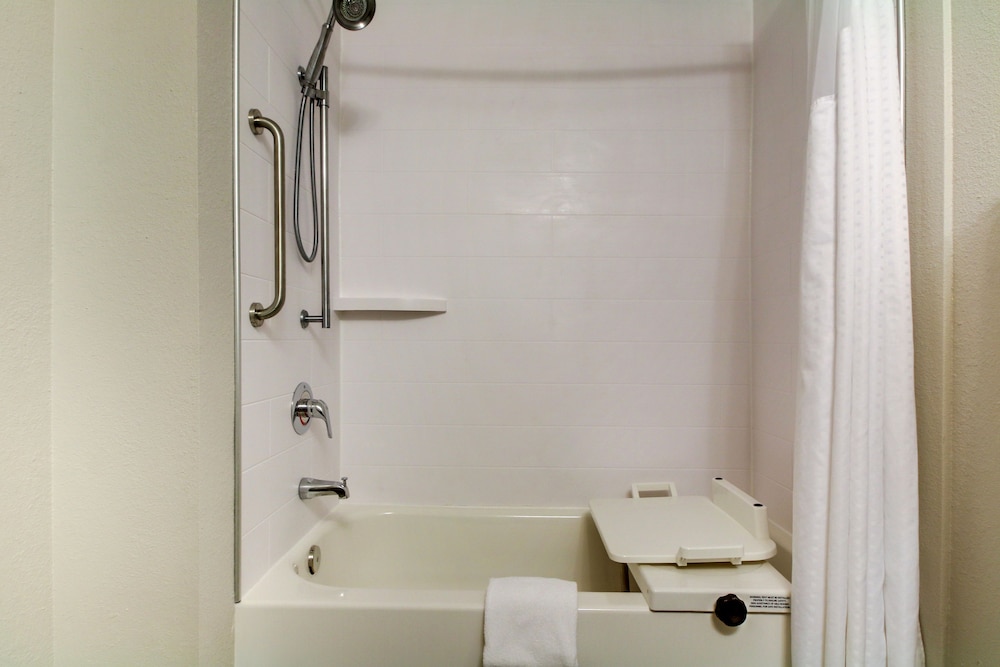 holiday inn express hotel and suites live oak by ihg
