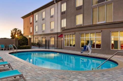 holiday inn express hotel and suites live oak by ihg
