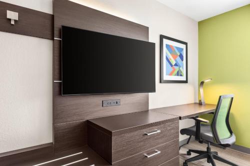 holiday inn express hotel and suites live oak by ihg