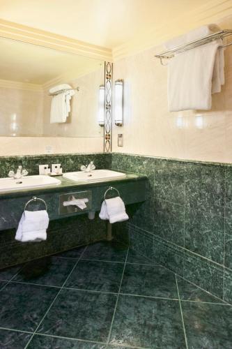 crowne plaza liverpool john lennon airport by ihg