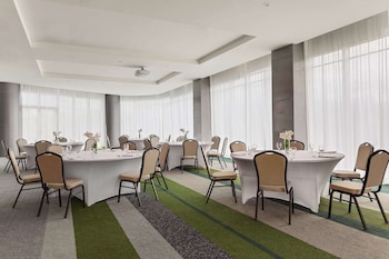 hilton garden inn san jose airport city mall