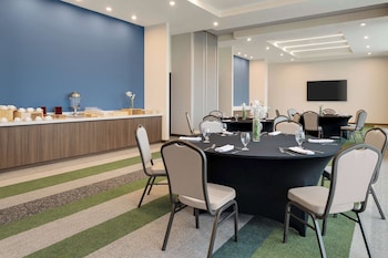 hilton garden inn san jose airport city mall