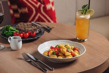 Radisson Blu Hotel, London Tottenham Court Road,97 Great Russell Street,4 star