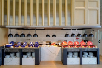 hilton garden inn bangkok riverside