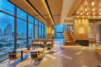 hilton garden inn bangkok riverside