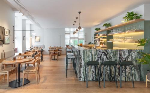 inhabit queens gardens a member of design hotels