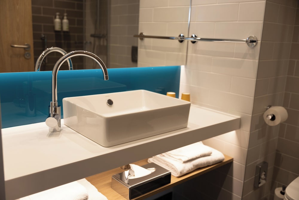 holiday inn express caen epron