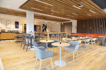 holiday inn express caen epron