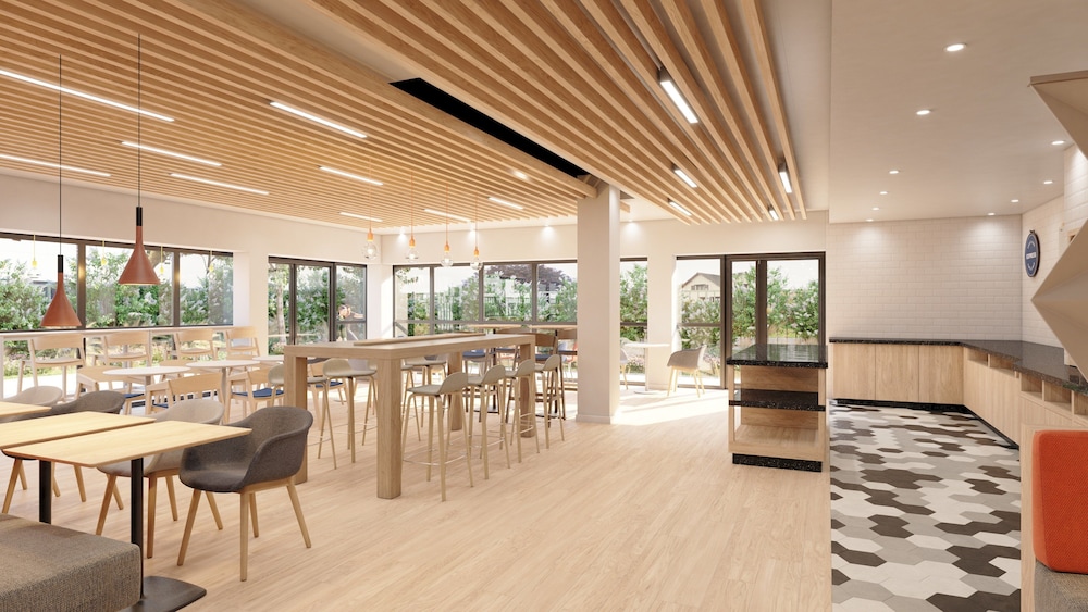 holiday inn express caen epron