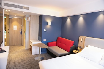 holiday inn express caen epron