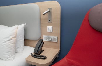 holiday inn express caen epron