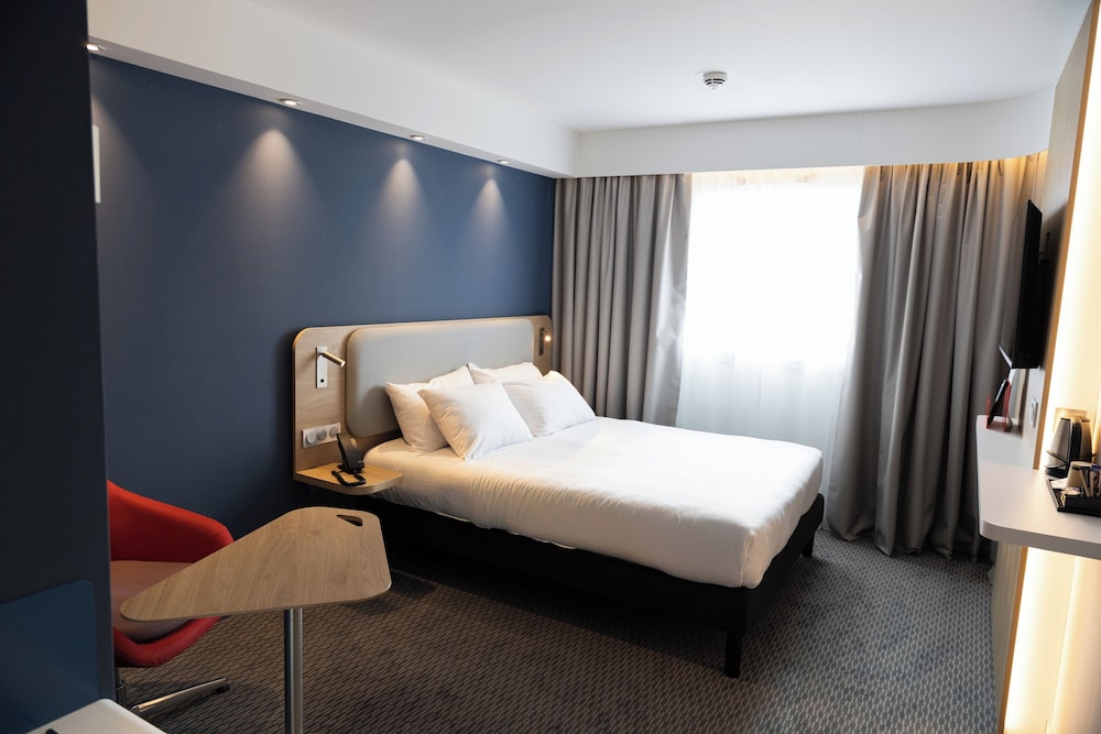 holiday inn express caen epron