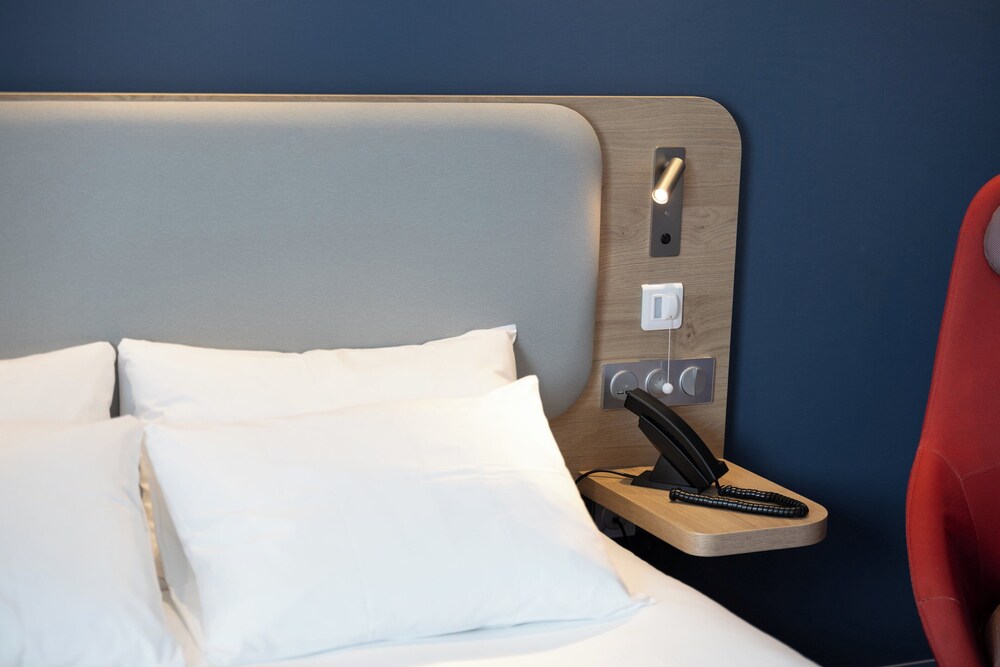 holiday inn express caen epron