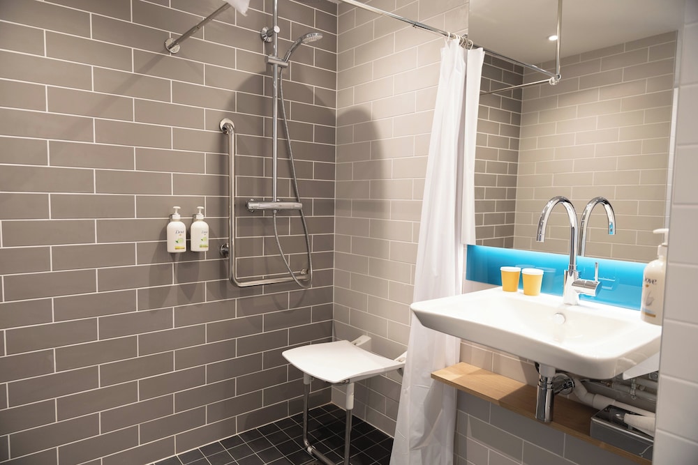 holiday inn express caen epron