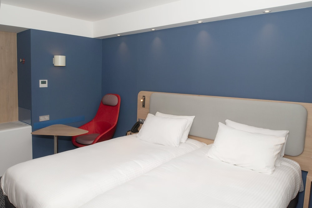 holiday inn express caen epron